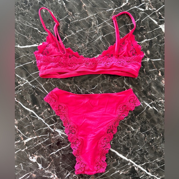 SKIMS FITS EVERYBODY LACE NEON PINK SET - Picture 2 of 4